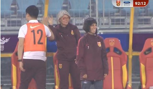 永不言败！中国女足打脸提前庆祝的日本女足，最后时刻扳平比分