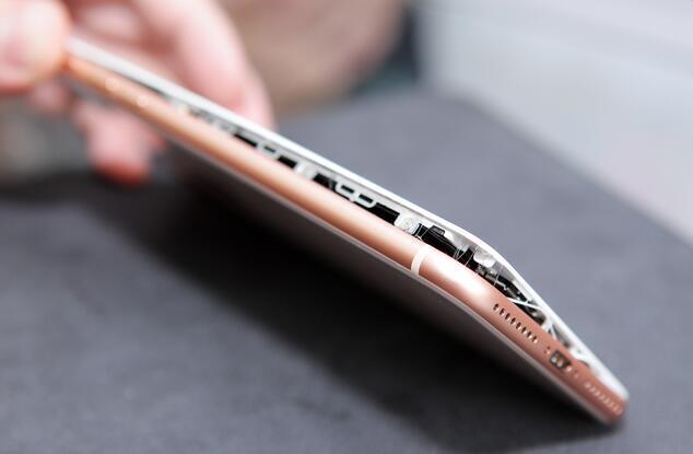 全球多地iPhone 8 Plus发生爆裂 电池供应商与三星Note7相同