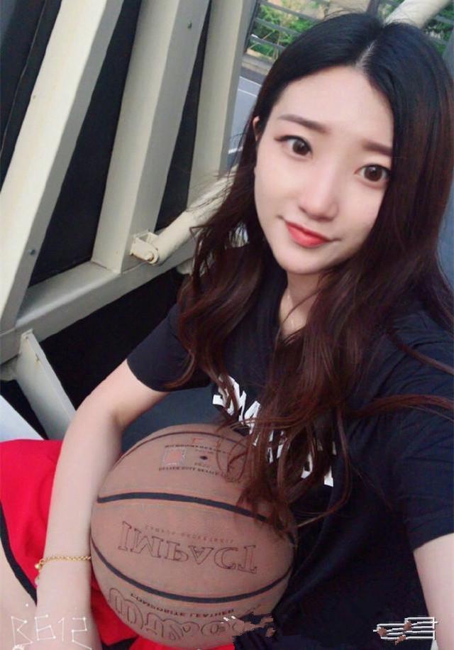 中国第一篮球女神！颜值超赞粉丝无数！退役后仍旧为妄想保持！